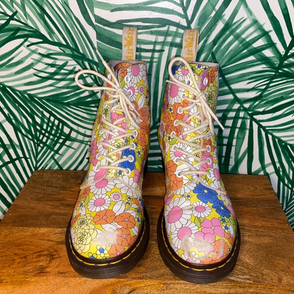 Dr. Martens Pascal Floral Hippie Daisy Leather Combat Boots Women’s US 9 - Picture 2 of 10